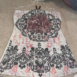 Women’s strapless tank top with detailed halter tie